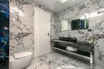 Spacious 10-Bedroom Villa with Pool, Jesenice