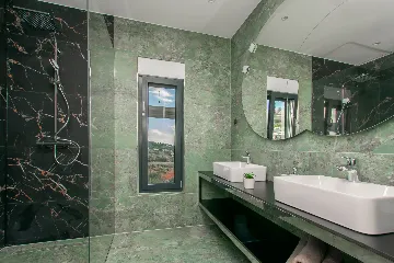 Spacious 10-Bedroom Villa with Pool, Jesenice