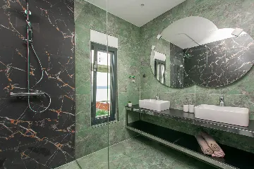 Spacious 10-Bedroom Villa with Pool, Jesenice