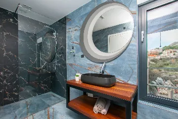 Spacious 10-Bedroom Villa with Pool, Jesenice