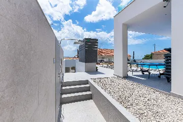 Spacious 10-Bedroom Villa with Pool, Jesenice