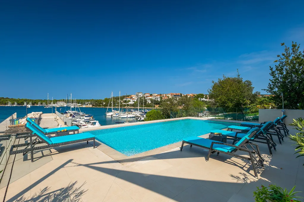 Contemporary Seafront Villa with Infinity Pool, Pula
