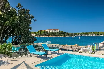 Contemporary Seafront Villa with Infinity Pool, Pula