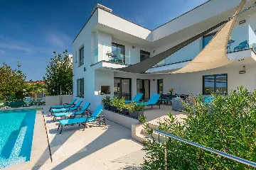 Contemporary Seafront Villa with Infinity Pool, Pula