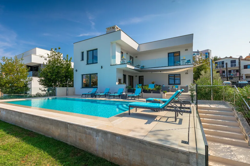 Contemporary Seafront Villa with Infinity Pool, Pula