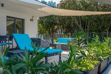 Contemporary Seafront Villa with Infinity Pool, Pula