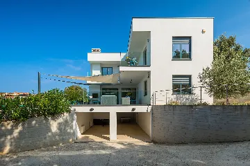 Contemporary Seafront Villa with Infinity Pool, Pula