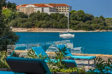 Contemporary Seafront Villa with Infinity Pool, Pula