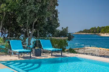 Contemporary Seafront Villa with Infinity Pool, Pula