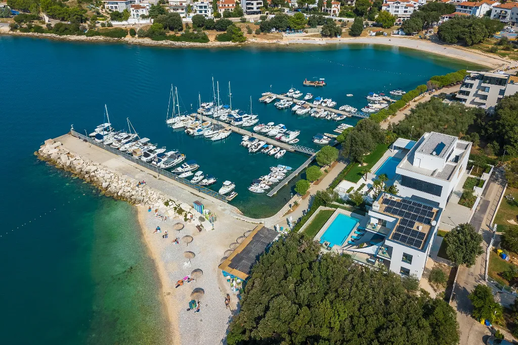 Contemporary Seafront Villa with Infinity Pool, Pula