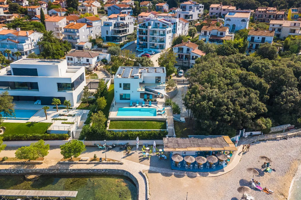 Contemporary Seafront Villa with Infinity Pool, Pula