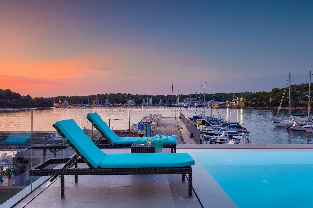 Contemporary Seafront Villa with Infinity Pool, Pula