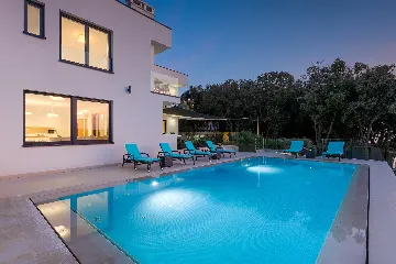 Contemporary Seafront Villa with Infinity Pool, Pula