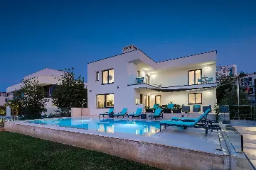 Contemporary Seafront Villa with Infinity Pool, Pula