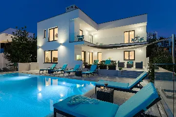 Contemporary Seafront Villa with Infinity Pool, Pula