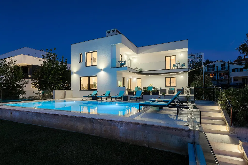 Contemporary Seafront Villa with Infinity Pool, Pula
