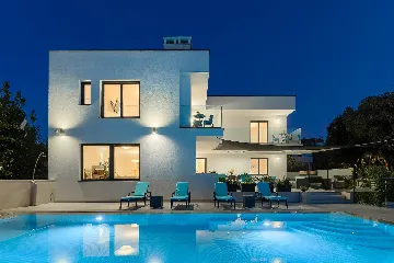 Contemporary Seafront Villa with Infinity Pool, Pula