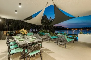 Contemporary Seafront Villa with Infinity Pool, Pula