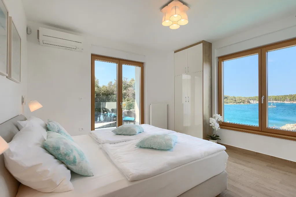 Contemporary Seafront Villa with Infinity Pool, Pula