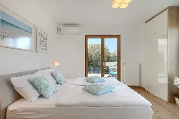 Contemporary Seafront Villa with Infinity Pool, Pula