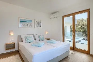 Contemporary Seafront Villa with Infinity Pool, Pula