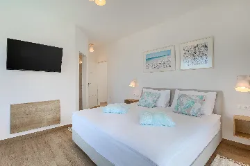 Contemporary Seafront Villa with Infinity Pool, Pula