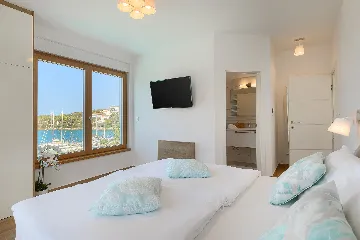 Contemporary Seafront Villa with Infinity Pool, Pula