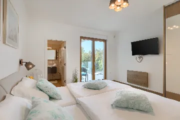 Contemporary Seafront Villa with Infinity Pool, Pula