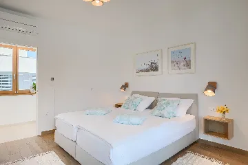 Contemporary Seafront Villa with Infinity Pool, Pula