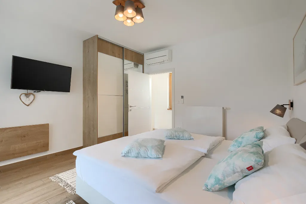 Contemporary Seafront Villa with Infinity Pool, Pula