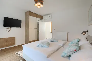 Contemporary Seafront Villa with Infinity Pool, Pula