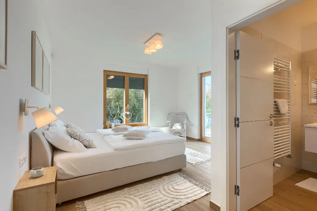 Contemporary Seafront Villa with Infinity Pool, Pula