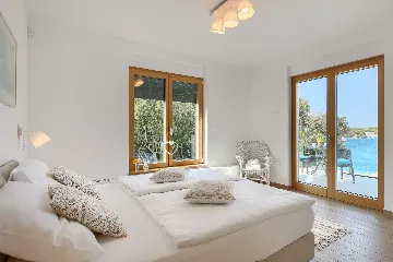 Contemporary Seafront Villa with Infinity Pool, Pula