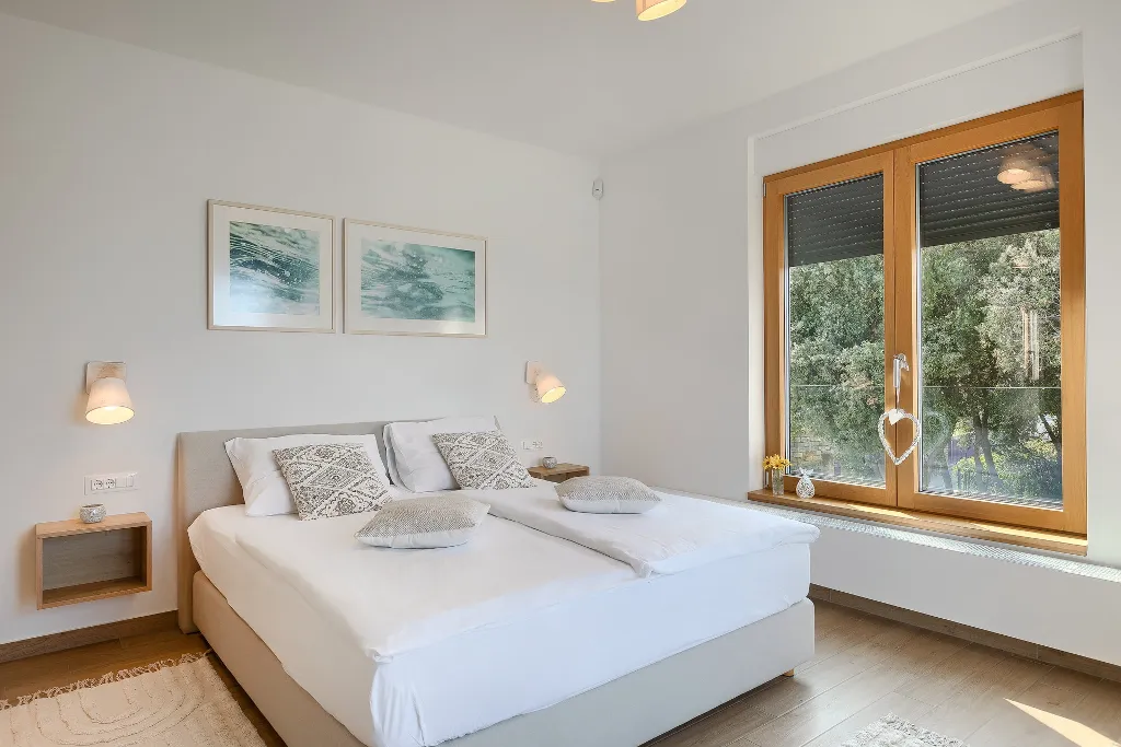 Contemporary Seafront Villa with Infinity Pool, Pula