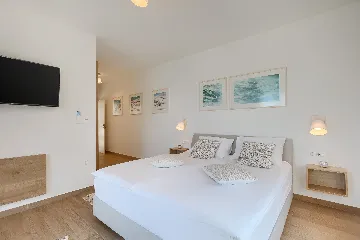 Contemporary Seafront Villa with Infinity Pool, Pula