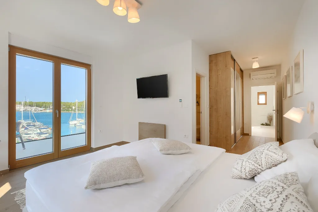 Contemporary Seafront Villa with Infinity Pool, Pula