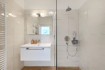 Contemporary Seafront Villa with Infinity Pool, Pula