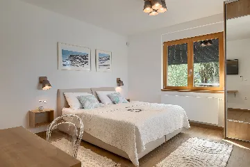 Contemporary Seafront Villa with Infinity Pool, Pula