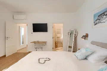 Contemporary Seafront Villa with Infinity Pool, Pula