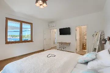 Contemporary Seafront Villa with Infinity Pool, Pula