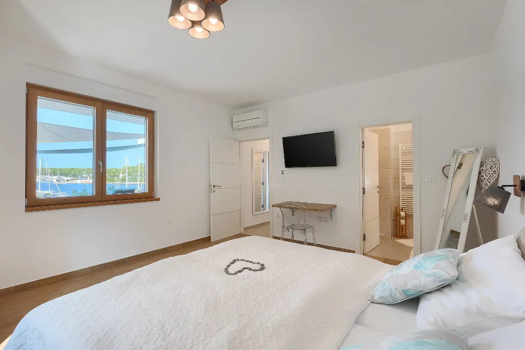 Contemporary Seafront Villa with Infinity Pool, Pula