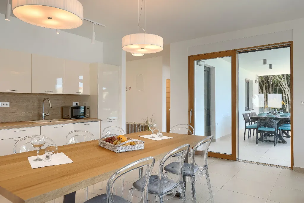 Contemporary Seafront Villa with Infinity Pool, Pula