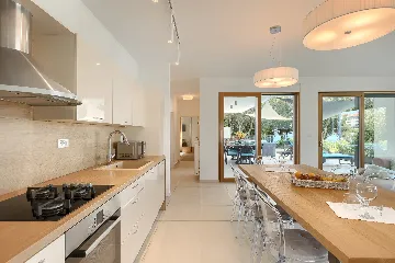 Contemporary Seafront Villa with Infinity Pool, Pula