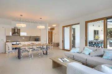 Contemporary Seafront Villa with Infinity Pool, Pula