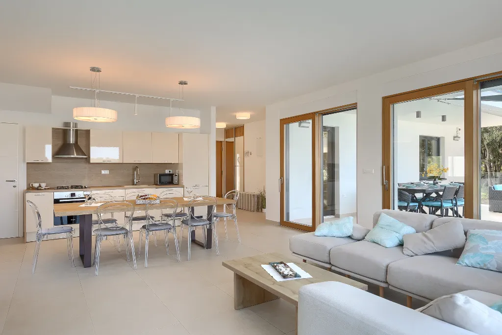 Contemporary Seafront Villa with Infinity Pool, Pula