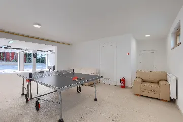 Contemporary Seafront Villa with Infinity Pool, Pula