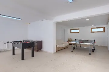 Contemporary Seafront Villa with Infinity Pool, Pula