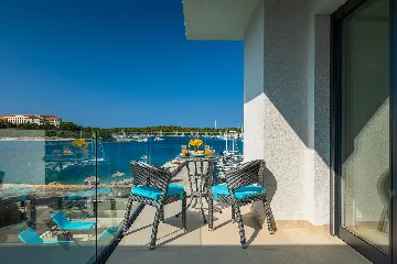 Contemporary Seafront Villa with Infinity Pool, Pula