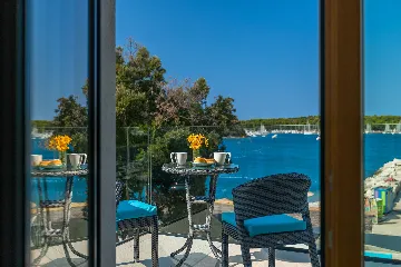 Contemporary Seafront Villa with Infinity Pool, Pula