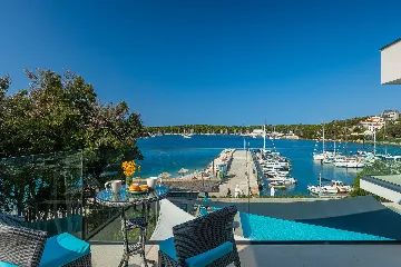 Contemporary Seafront Villa with Infinity Pool, Pula